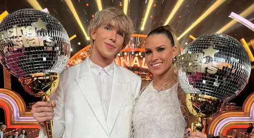 dancing 2024 12 16 174125